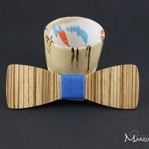 Noeud papillon slim en bois rayé et fil bleu