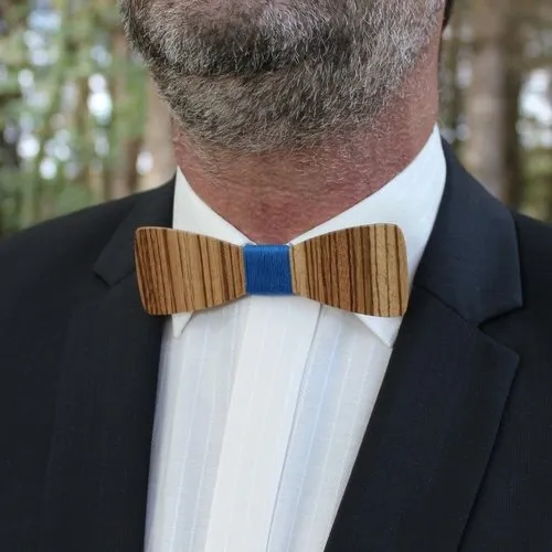 Noeud papillon slim en bois rayé et fil bleu