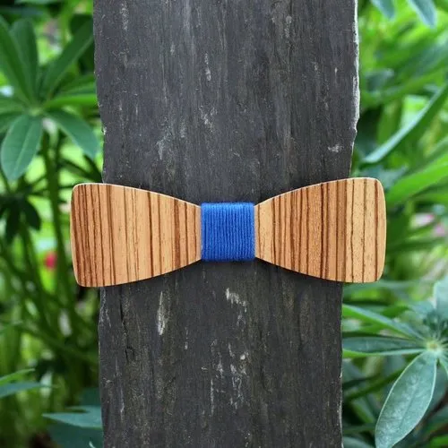 Noeud papillon slim en bois rayé et fil bleu